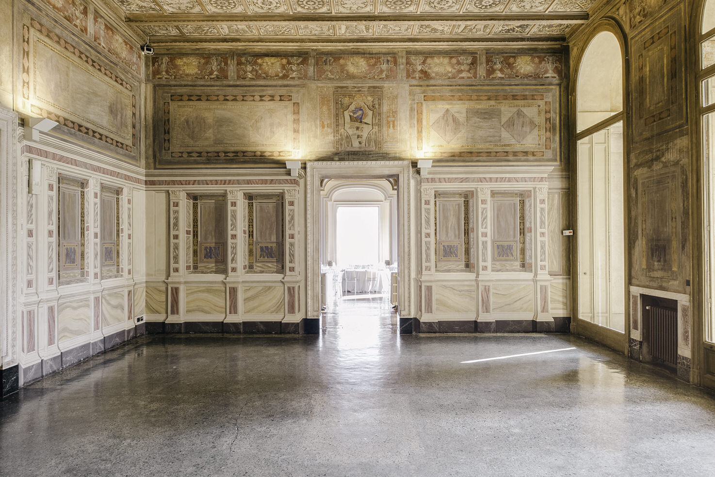 Frescoed hall in Villa Erba