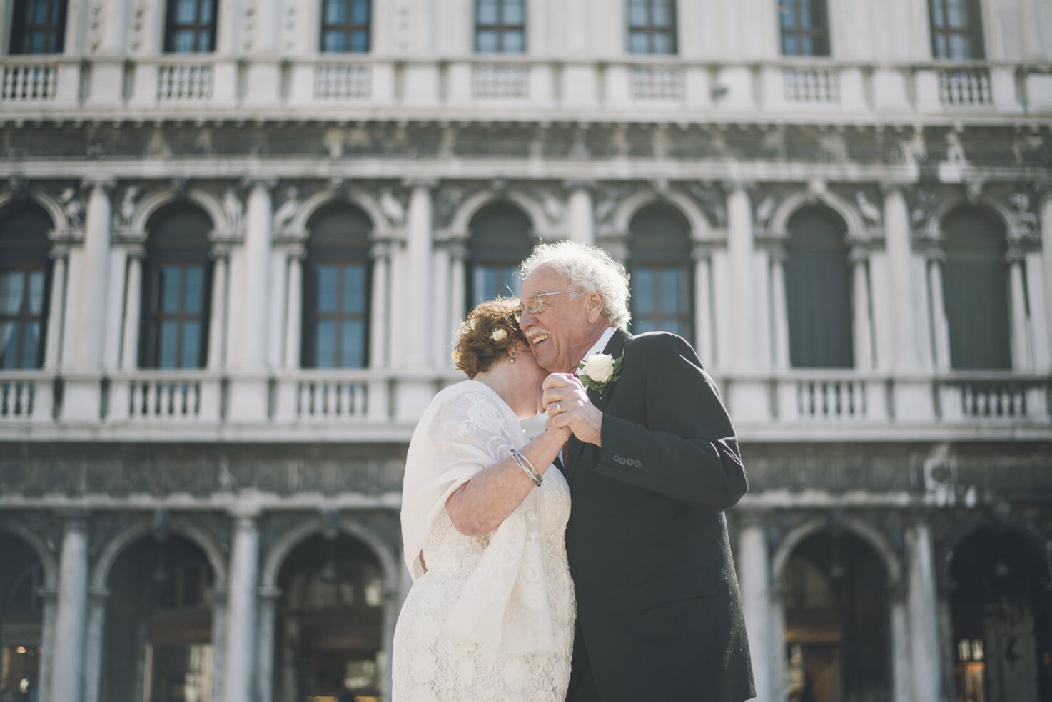 Bridal couple dancing in Venice
