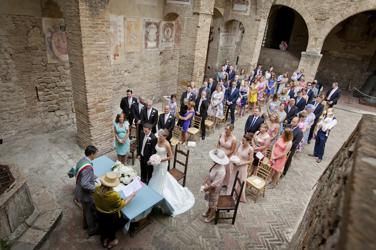 Civil ceremony in the ancient courtyard of San Gimignano Town Hall