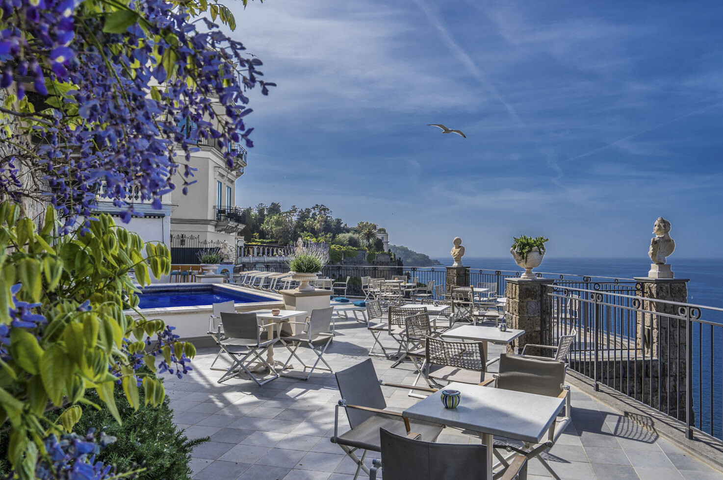 Terrace pool with sea view