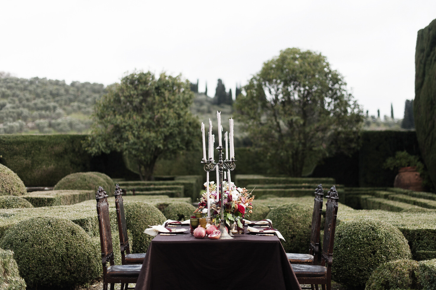 Reception table in the gardens