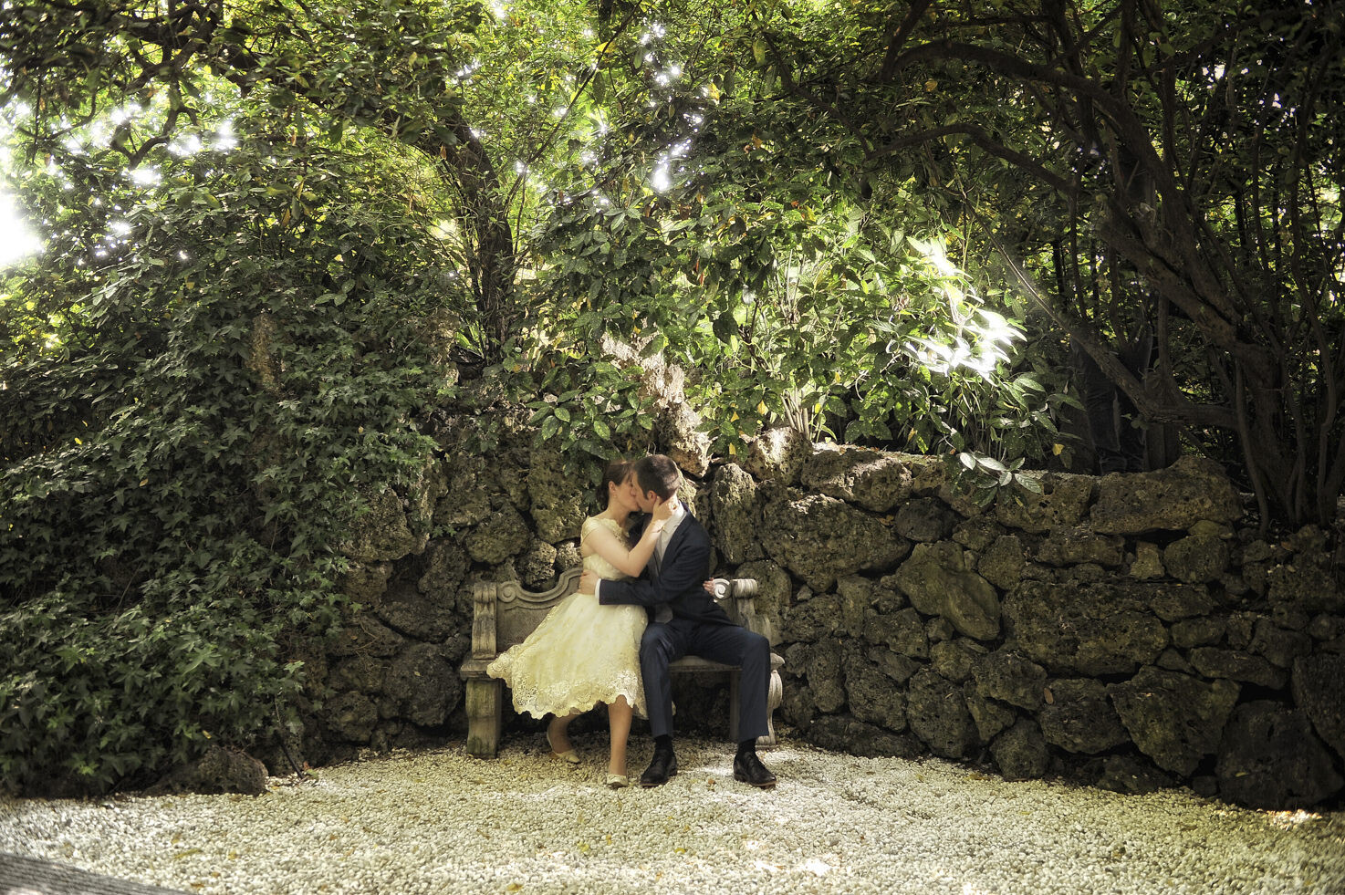 Bridal couple in Venice gardens