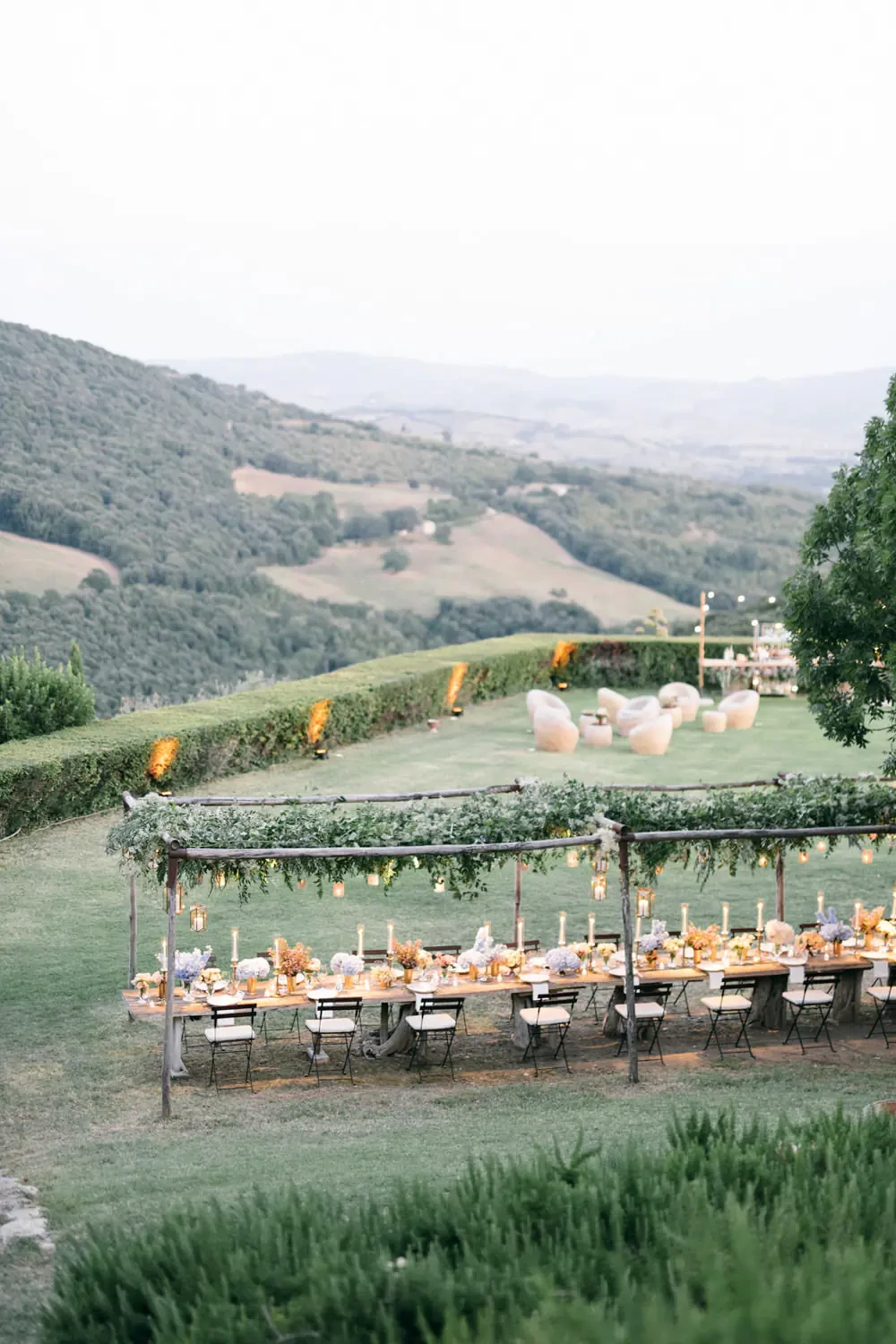 Wedding reception in the gardens of Castello di Vicarello