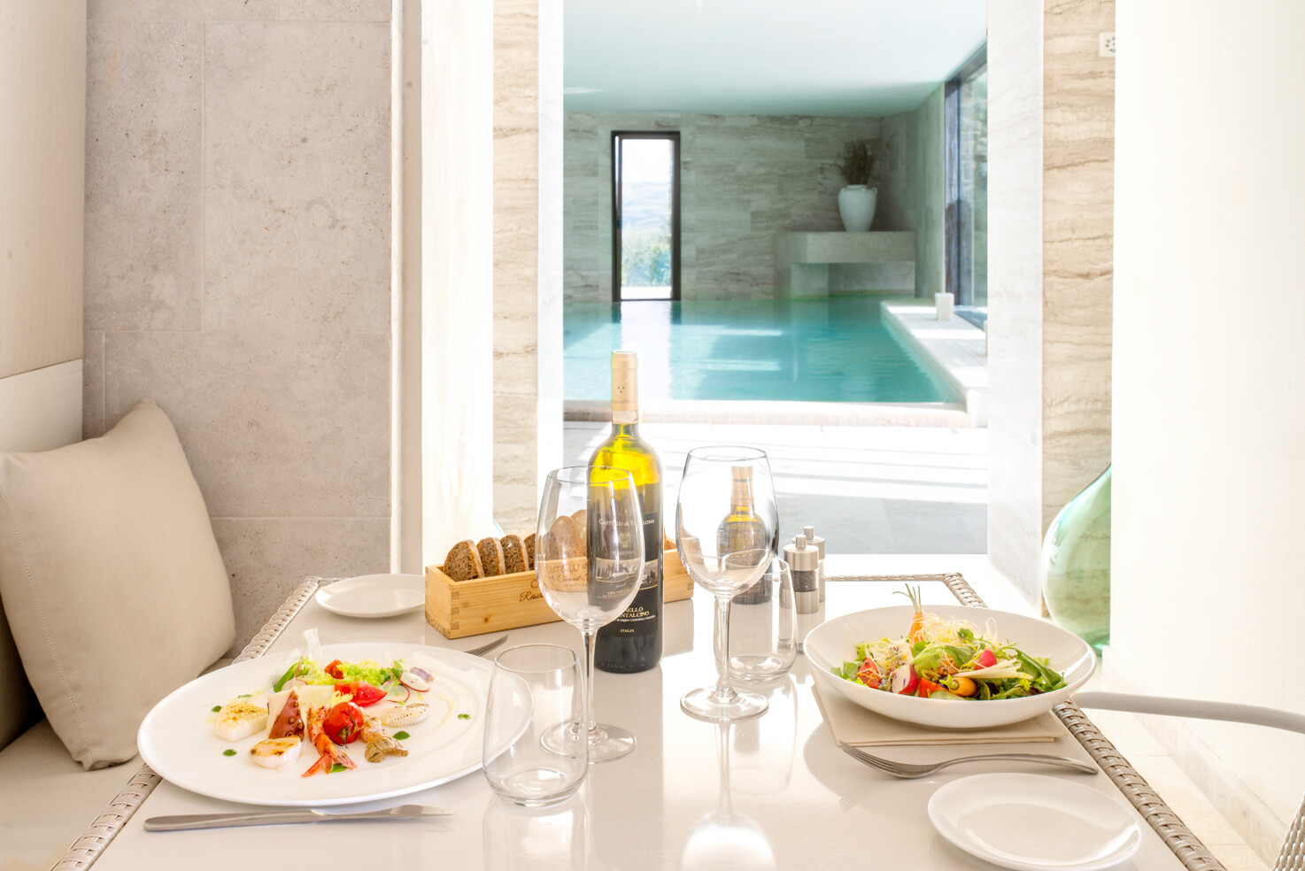 Restaurant by the pool