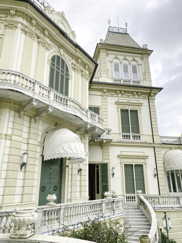 FaÃ§ade of the hotel
