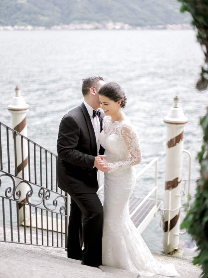 Bridal couple in Lake Como