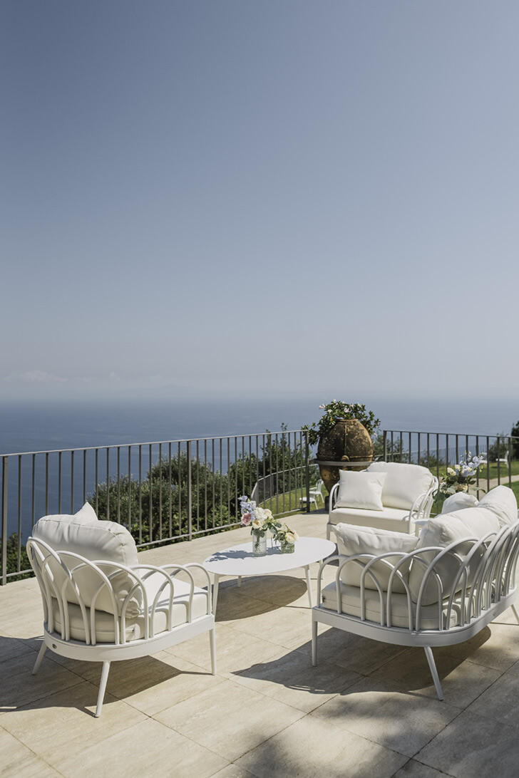 Pool terrace with sea view