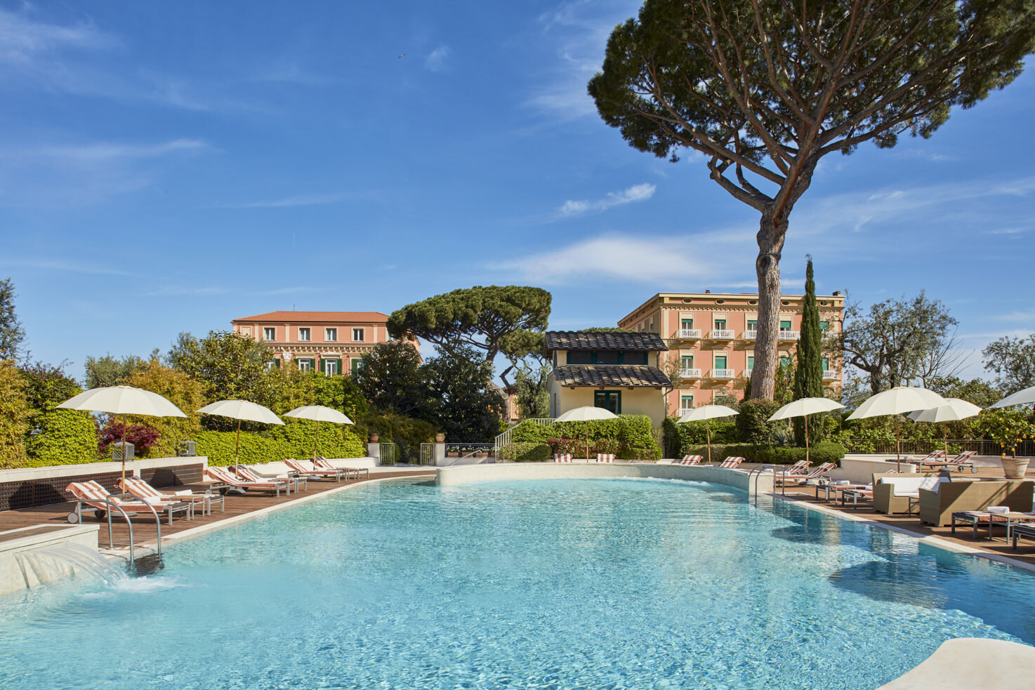 Garden pool of Hotel Excelsior Vittoria