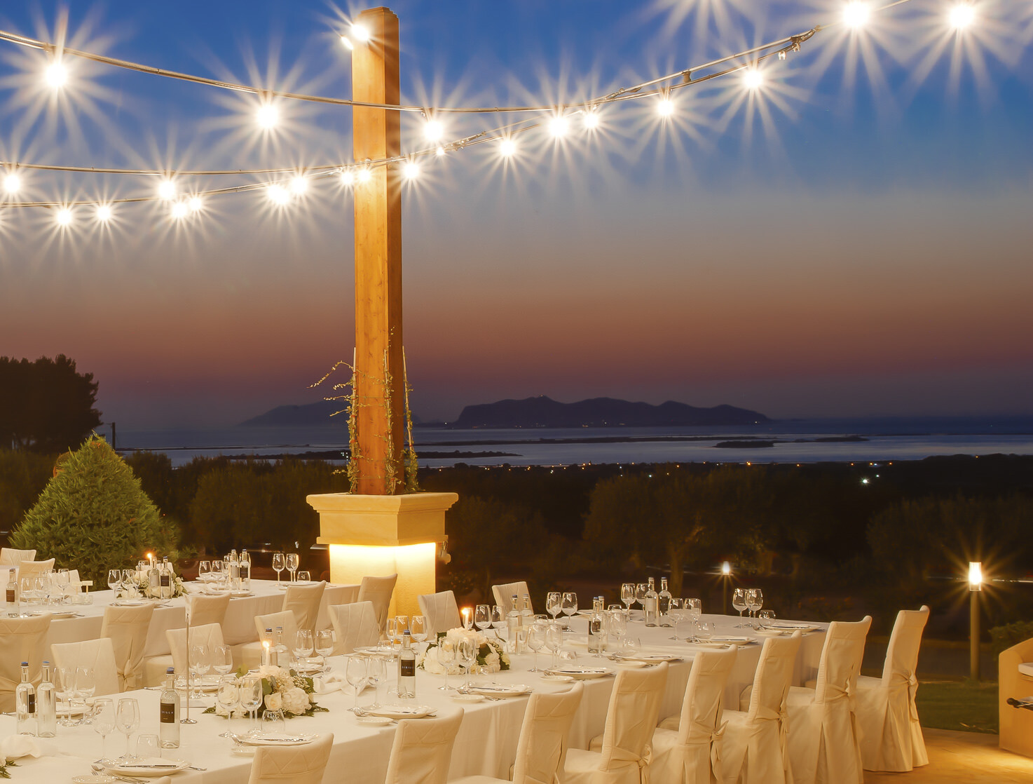 Wedding banquet in the gardens of Baglio Oneto