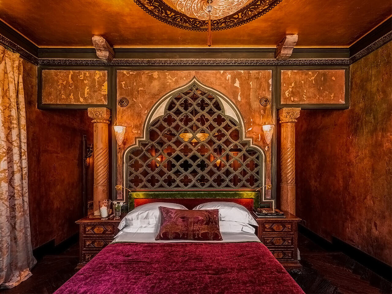 Oriental suite at Metropole Hotel