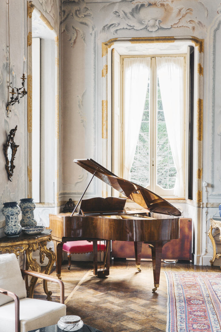 Grand piano