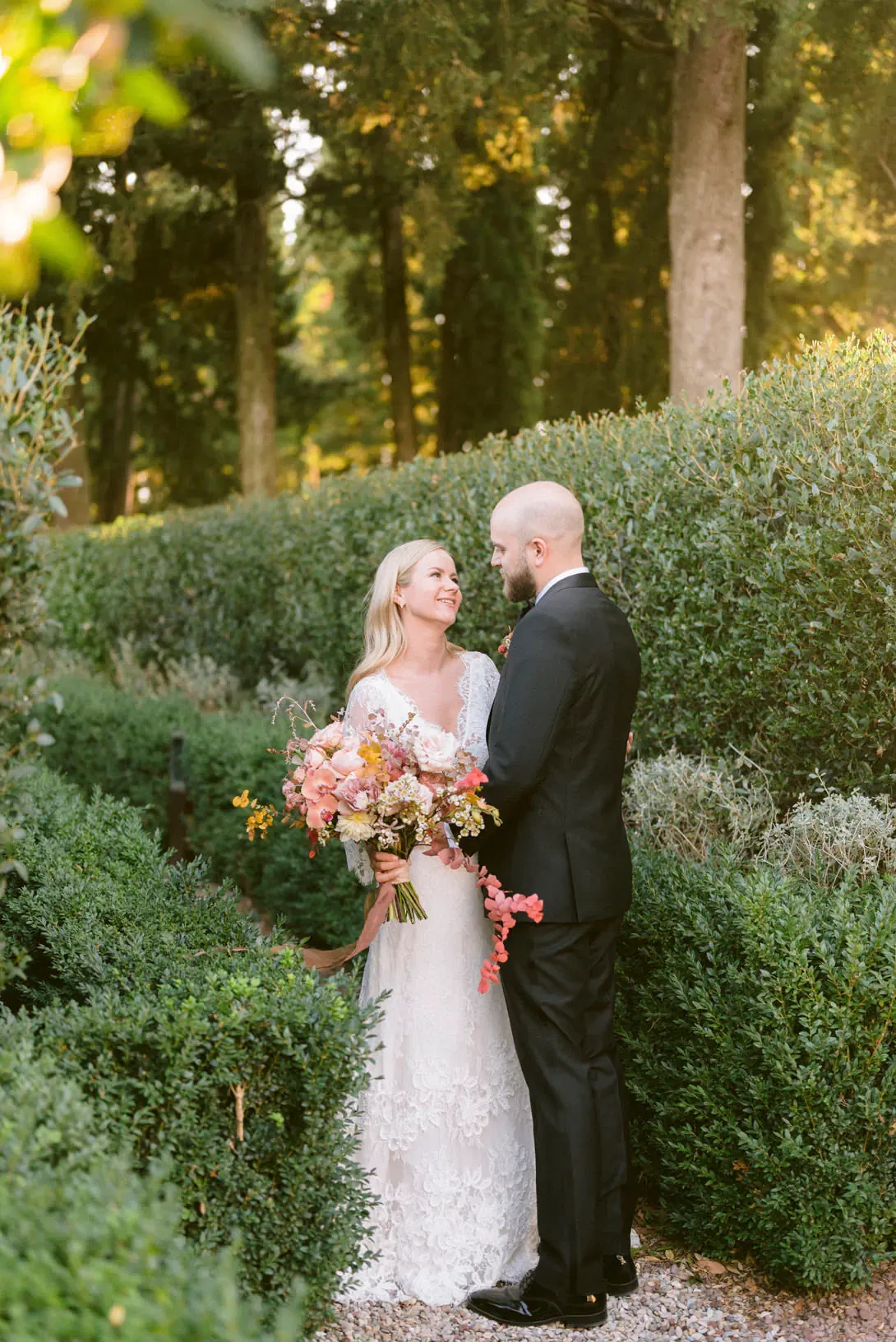 Bridal couple in the gardens of Castiglion del Bosco