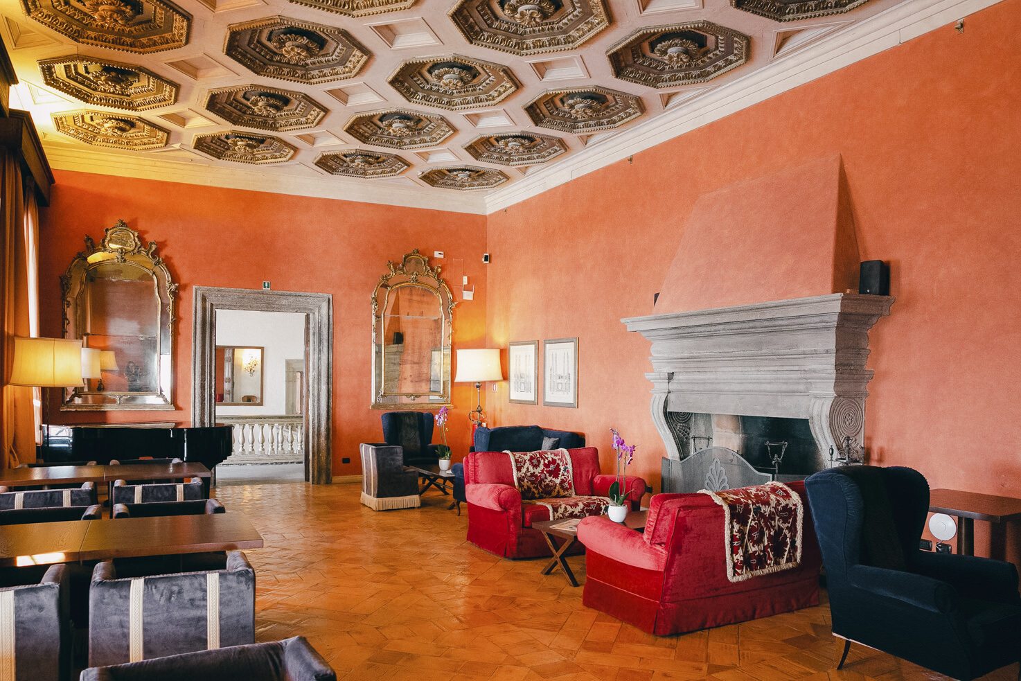 Restaurant in the fireplace hall
