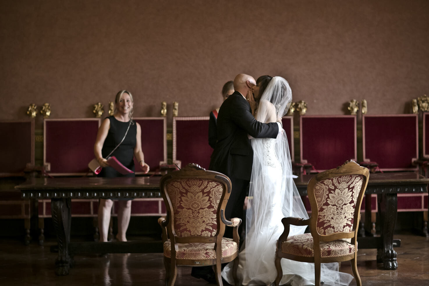 Bridal couple kissing in Siena Town Hall