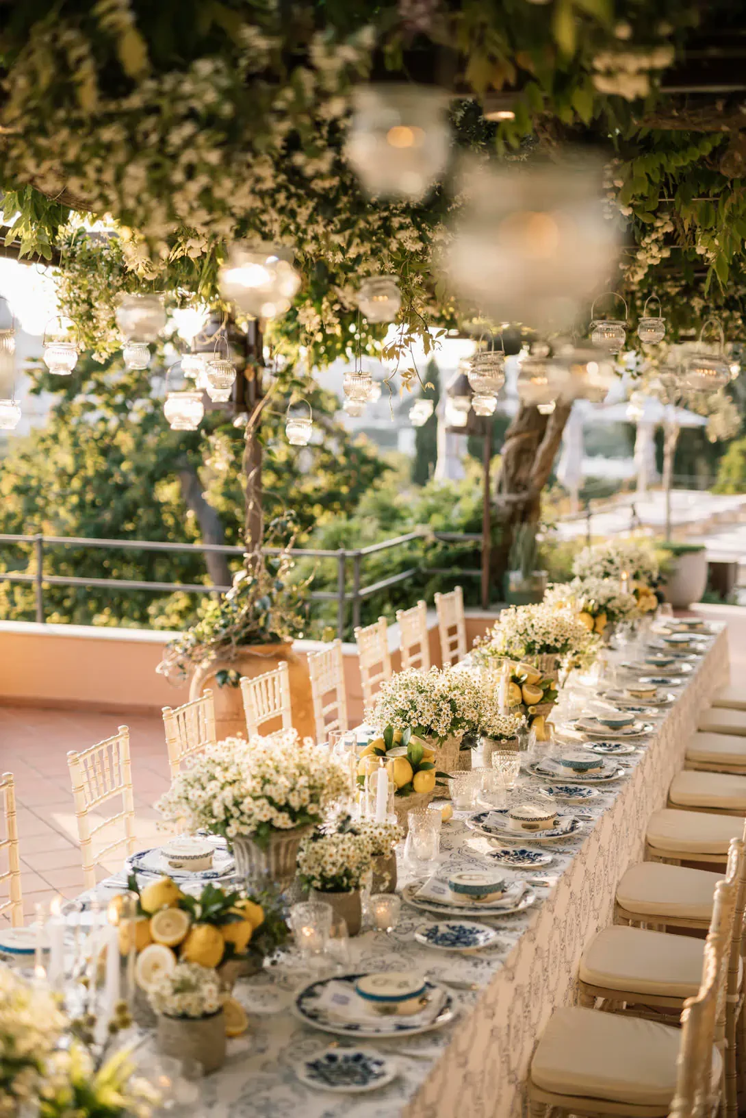Long table for welcome dinner in Capri