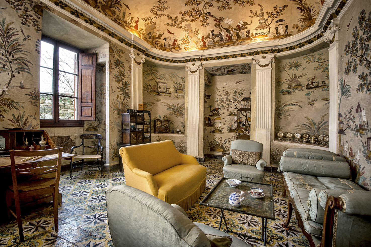 Chinese living room with frescoes