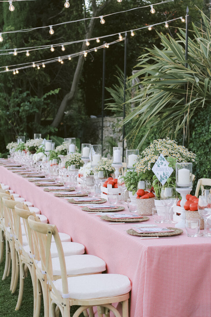Red and white decors for welcome dinner