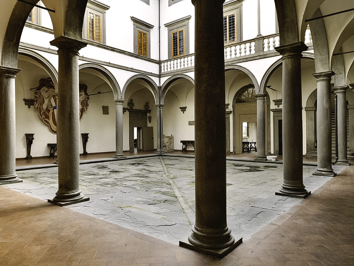 Internal courtyard of Villa Le Corti