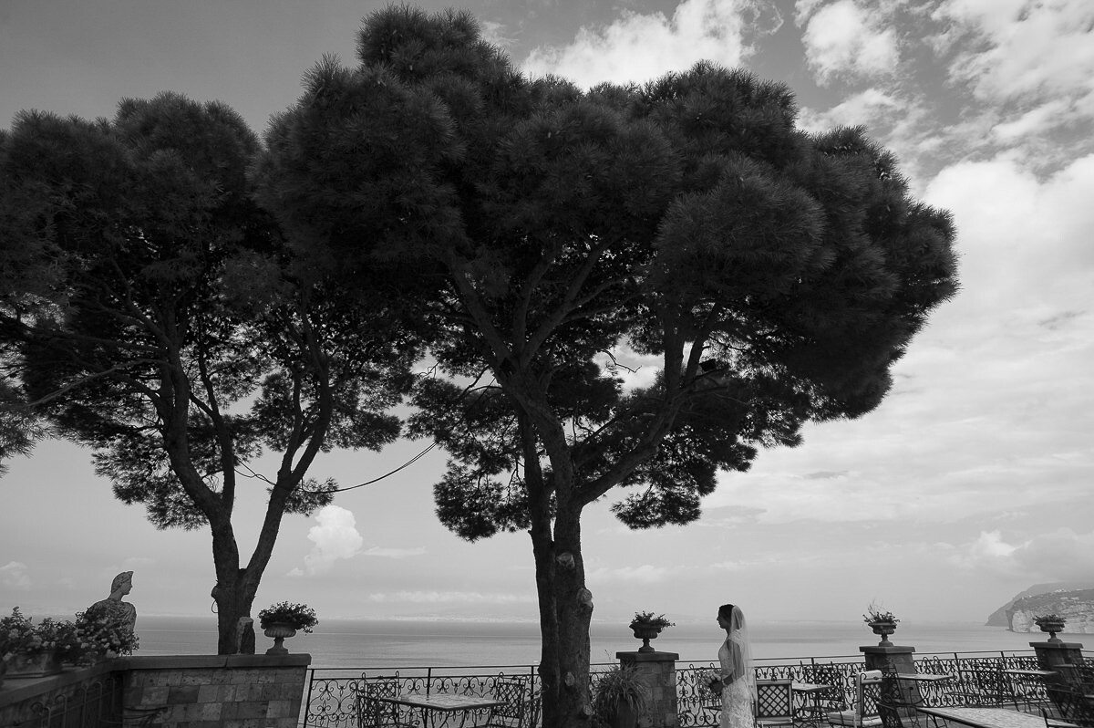 Portrait of the bride in the gardens of Sorrento