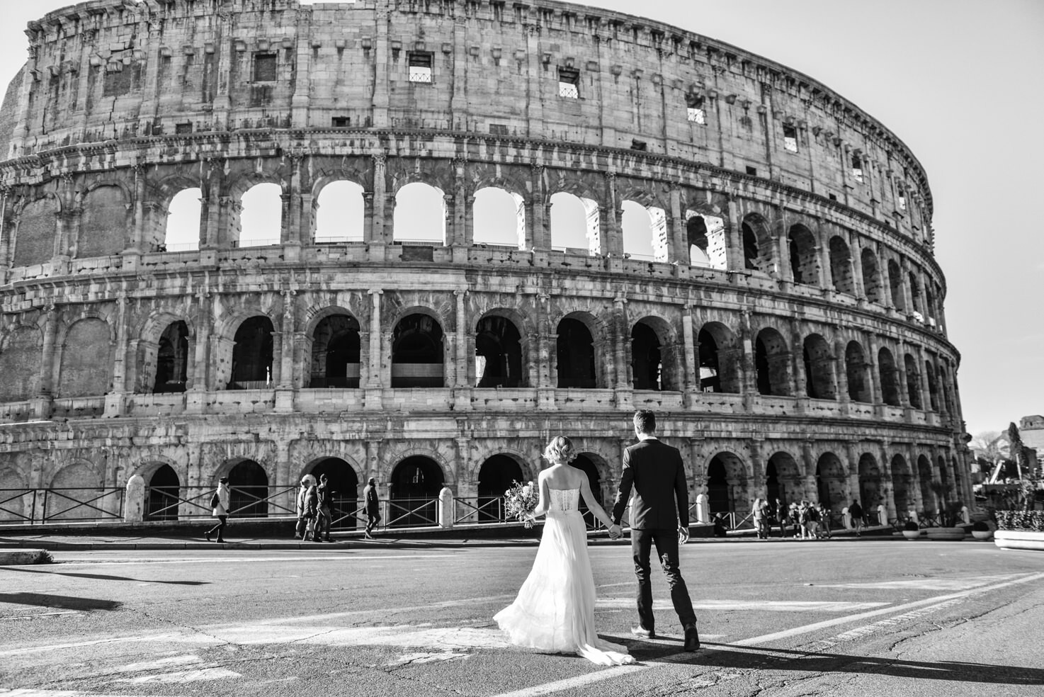 Bridal couple in front of the Colosseum