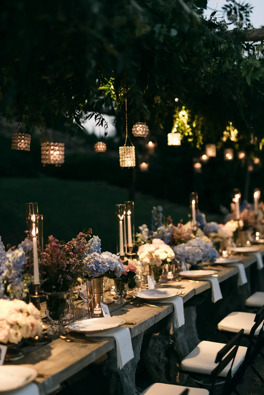 Candles and lanterns for wedding banquet