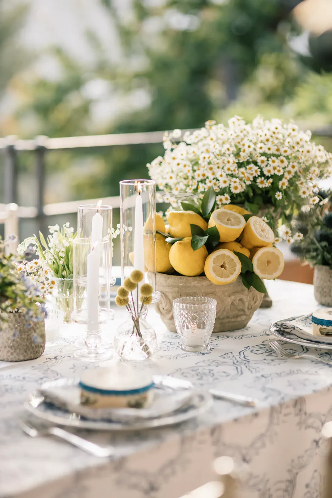 Lemons and chamomile decoration