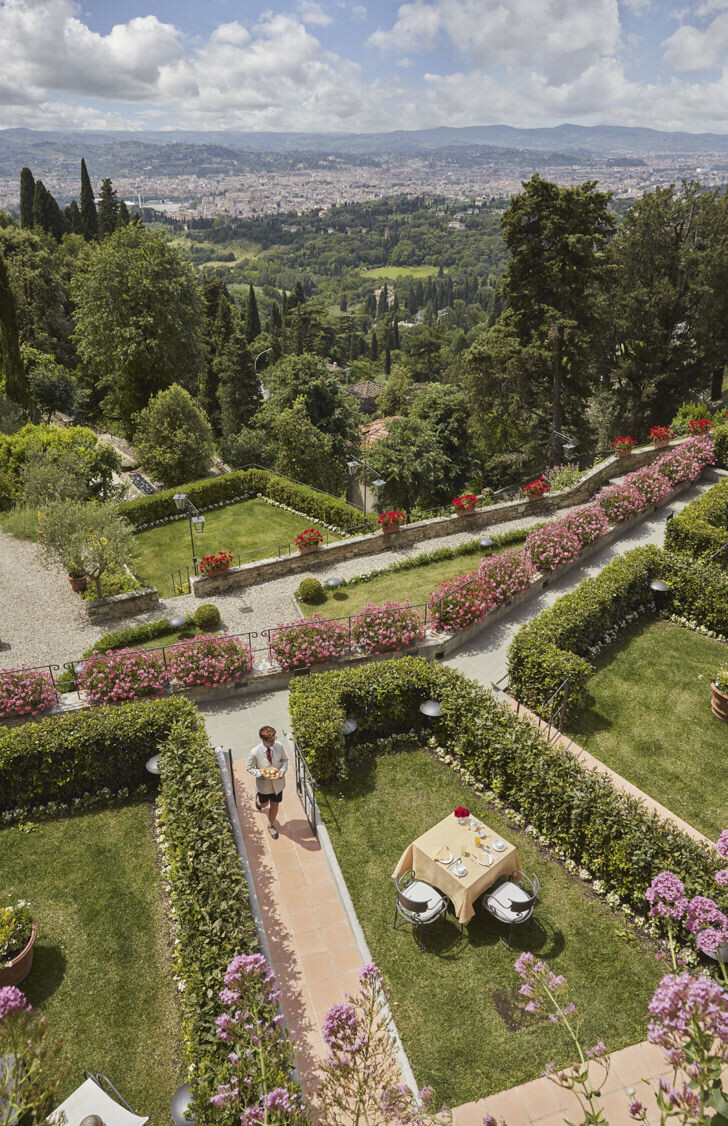 Breakfast in the gardens