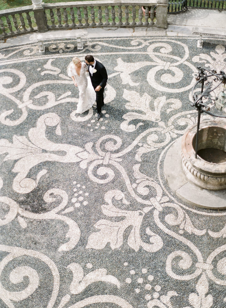 Bridal couple at Villa Durazzo