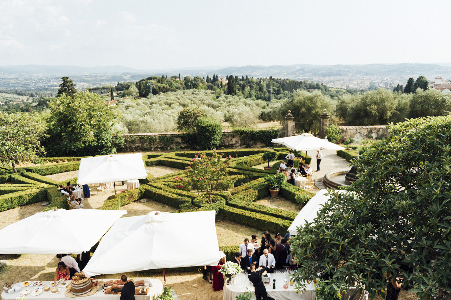 Area for wedding cocktails in the gardens of Villa di Maiano