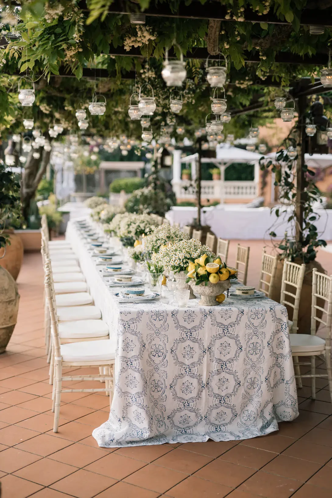 Wedding theme in white and blue with lemons