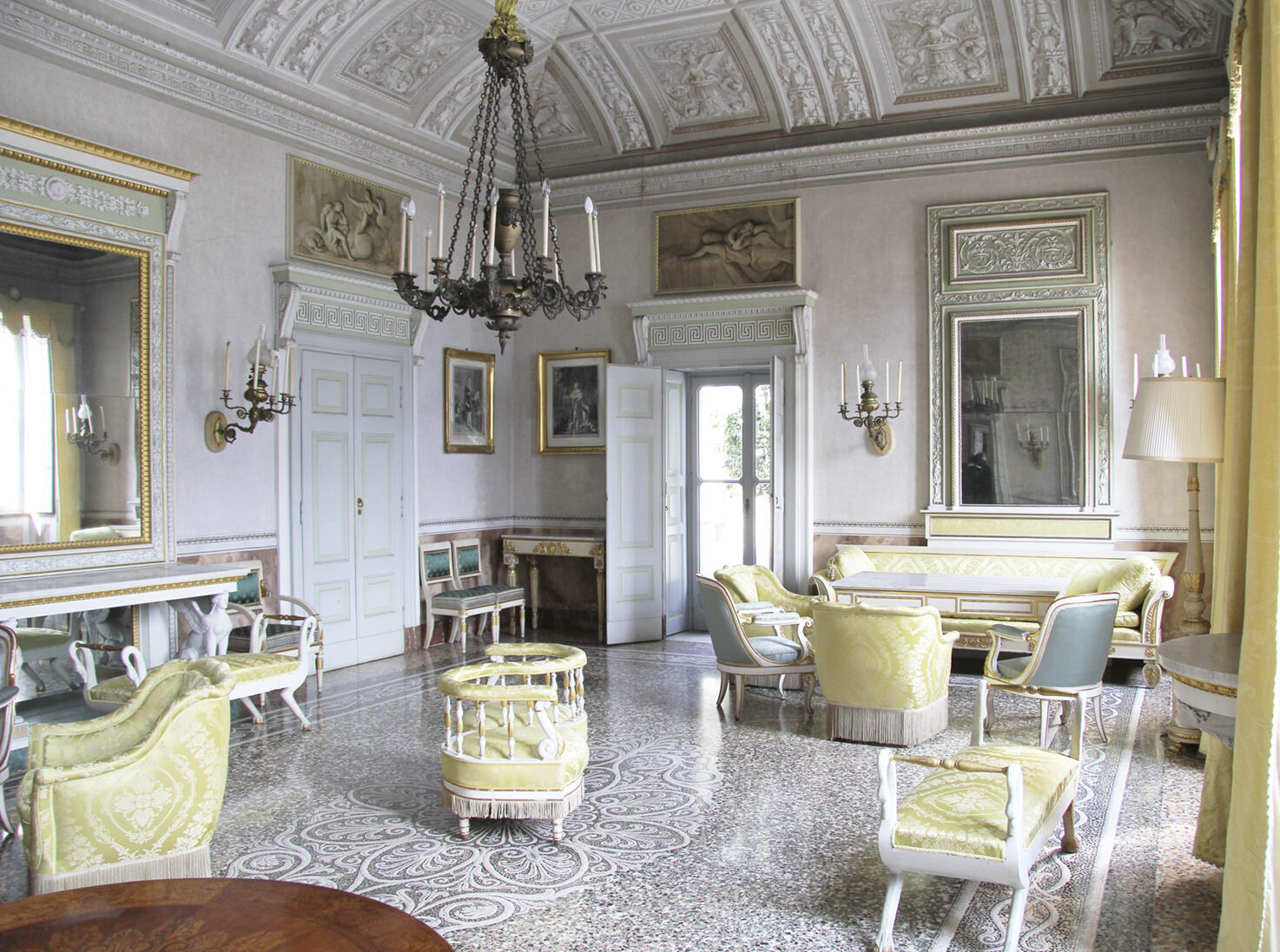 Frescoed hall at Villa Pizzo