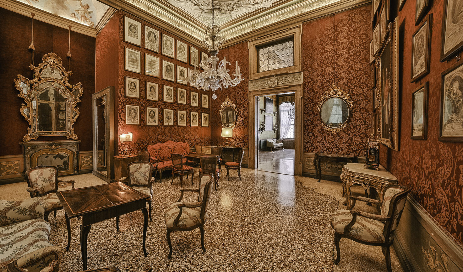 Palazzo Pisani Moretta, Red Hall