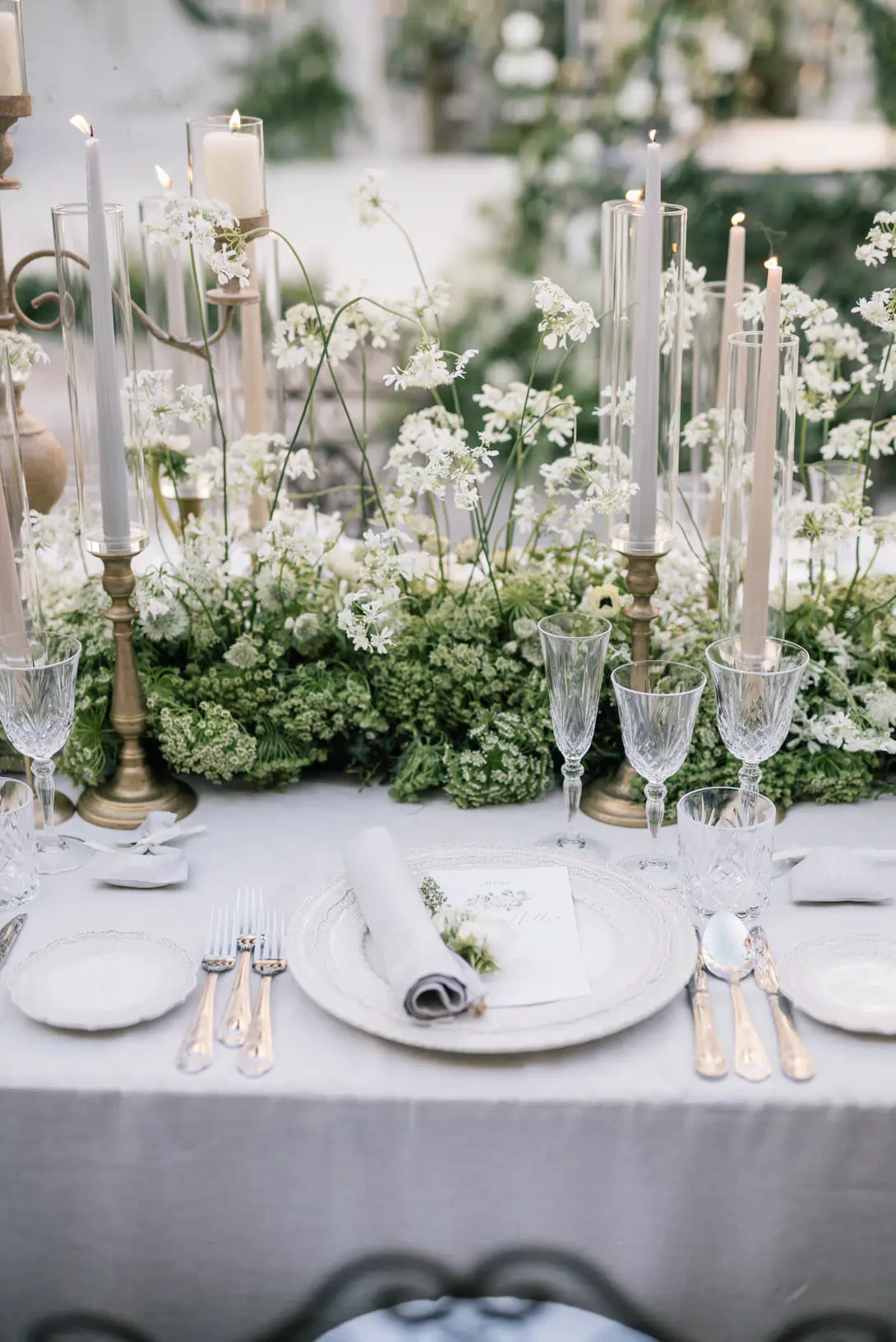 Floral decorations in white and green