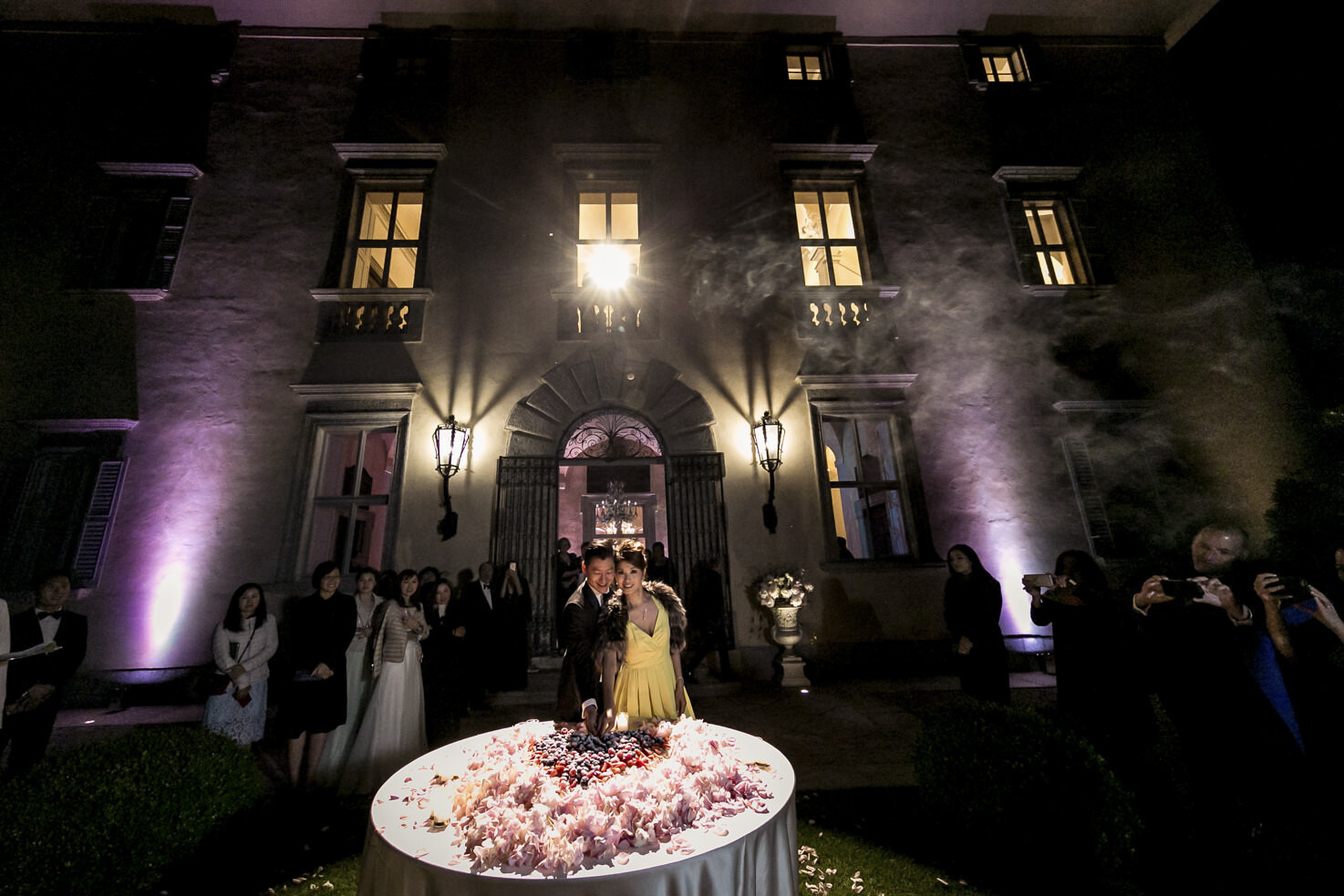 Cutting of the cake at Villa Il Balbiano