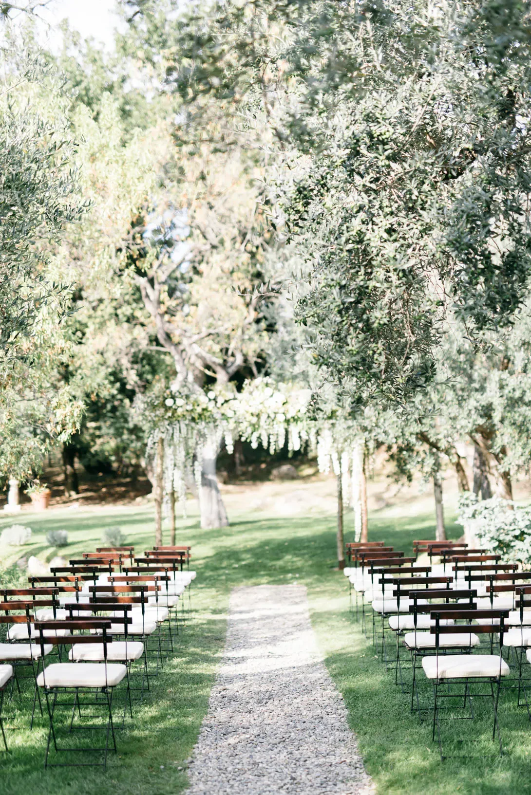 Wedding ceremony in the gardens of Castello di Vicarello