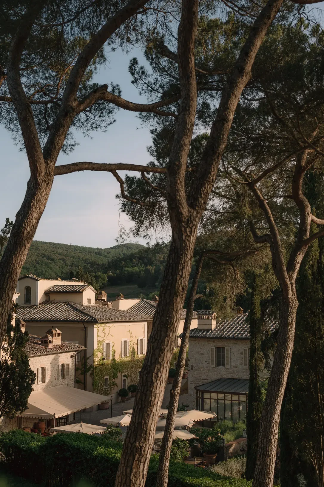 Outdoor wedding ceremony in Castiglion del Bosco