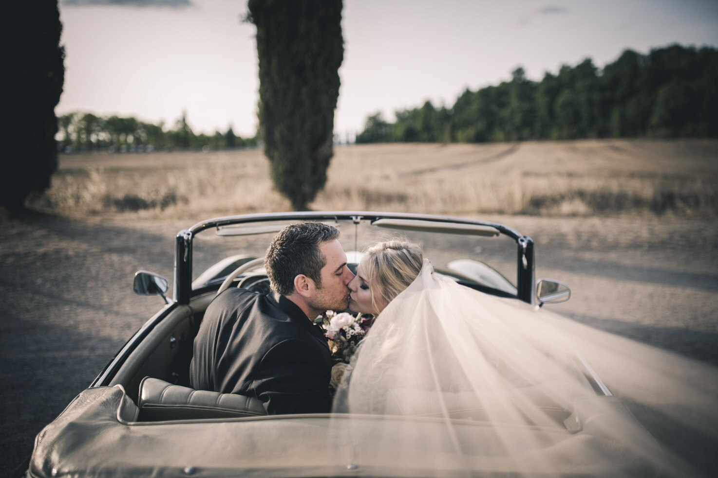 Bridal couple in Tuscany