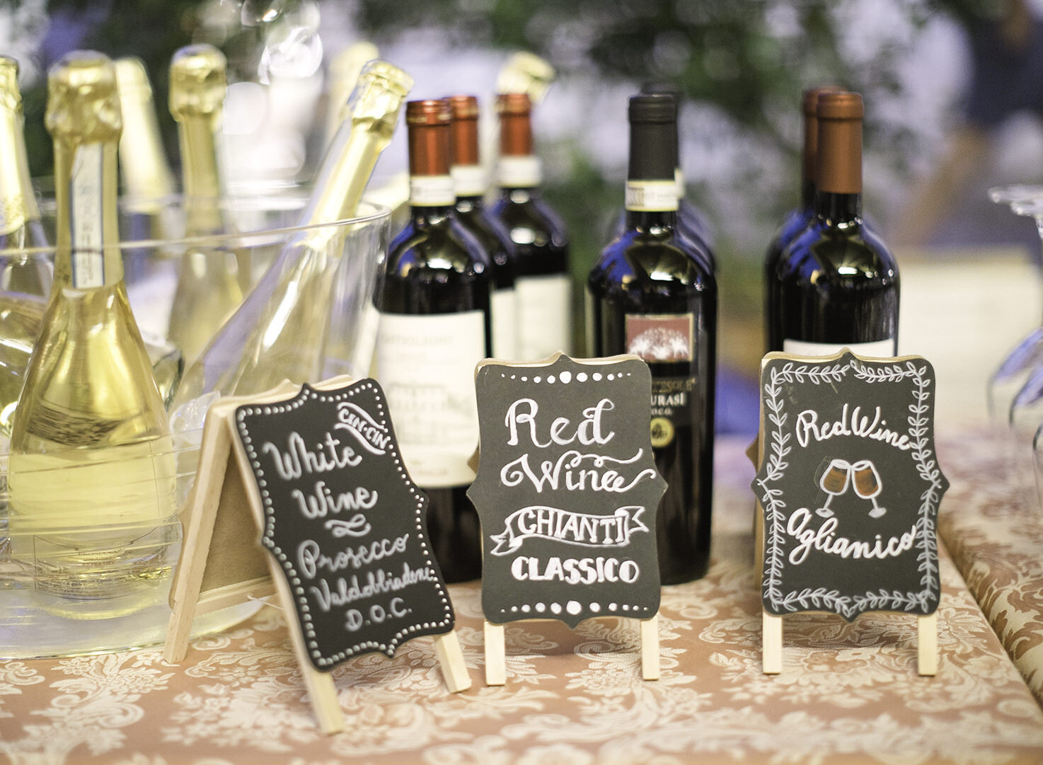 Red and white Italian wines