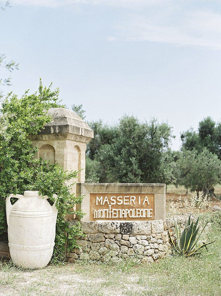 Detail of the entrance