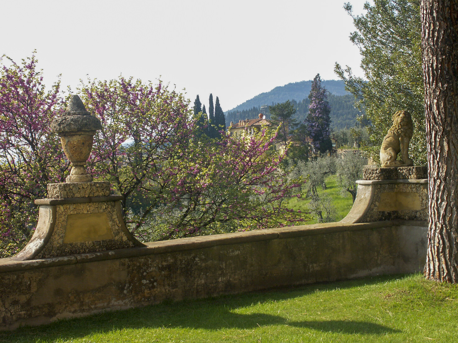 Gardens with view over the countryside