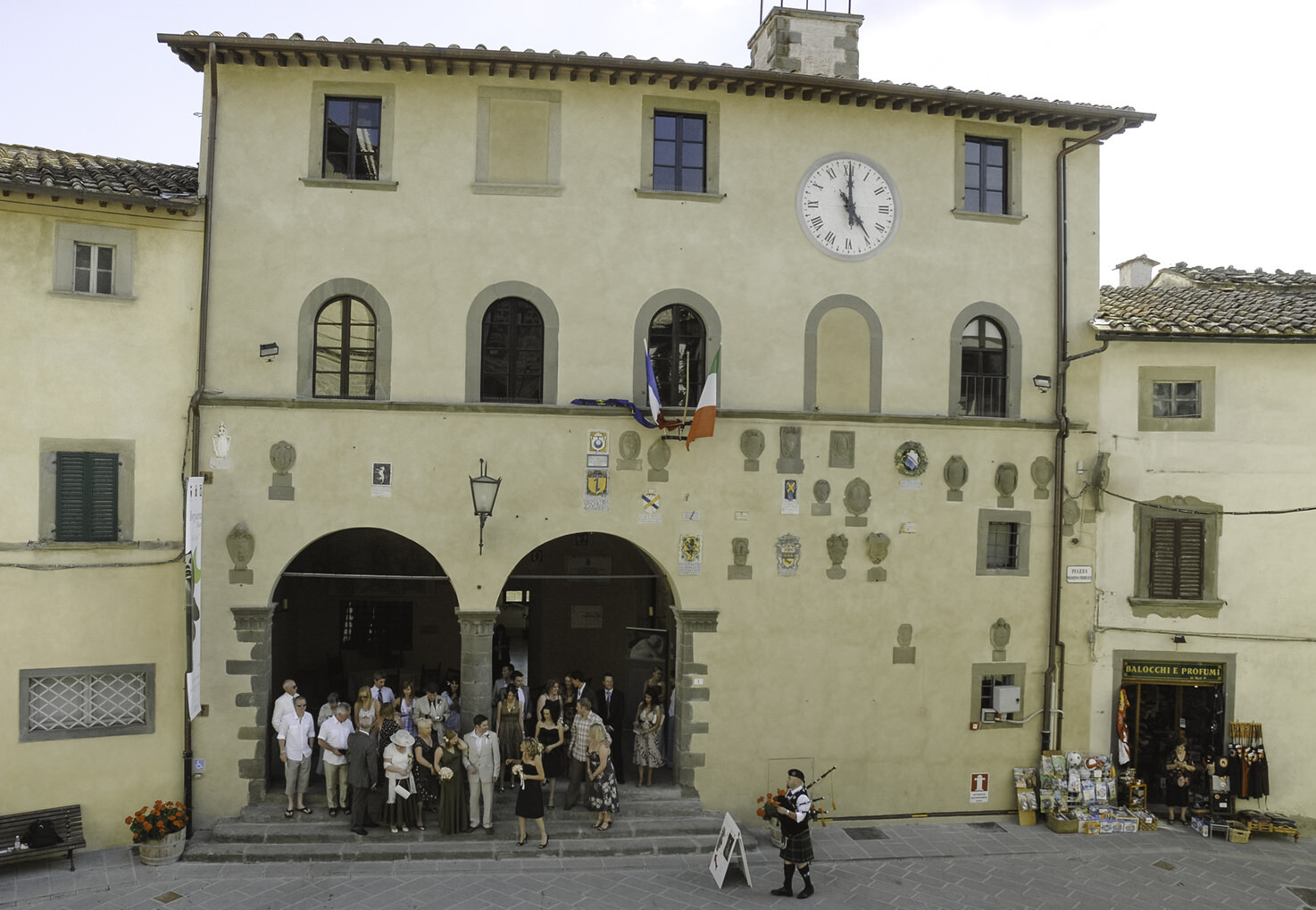 Civil wedding at Radda in Chianti Town Hall