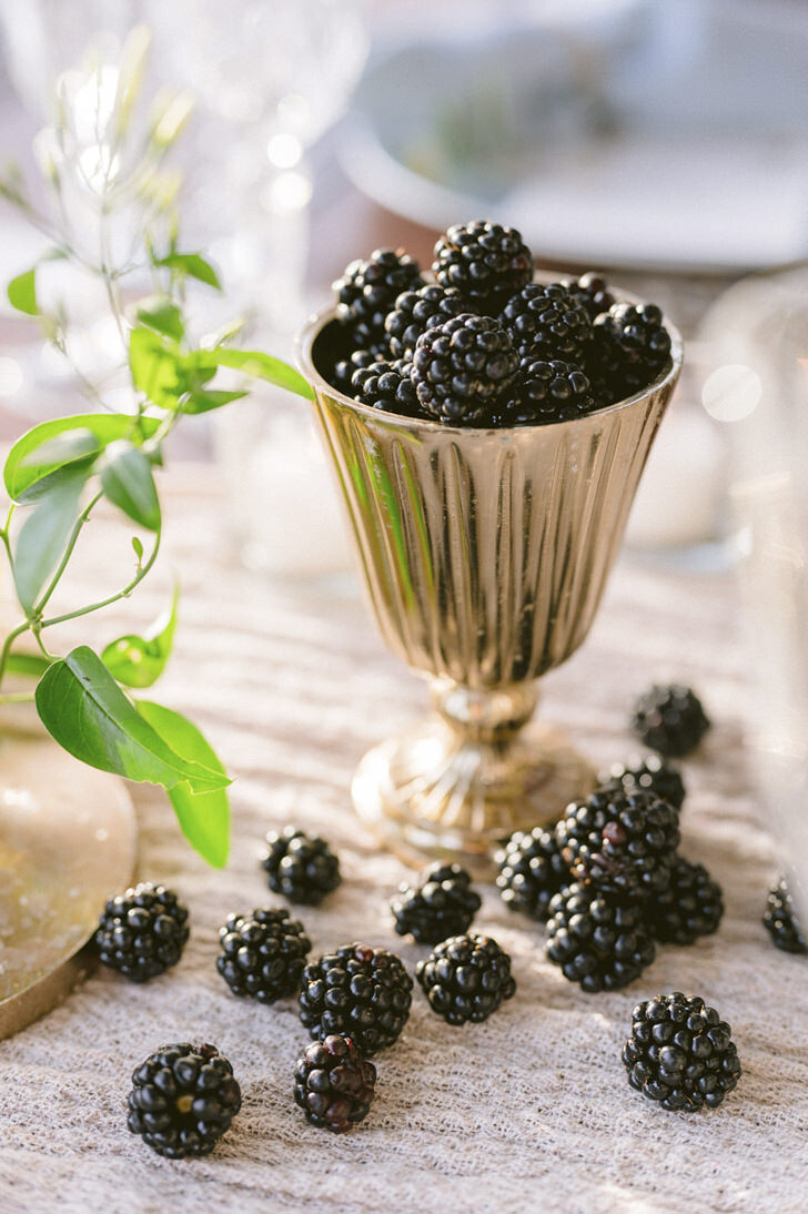 Decoration with blackberries