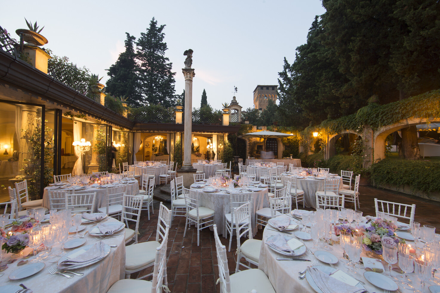 Wedding reception in the courtyard of Fattoria di Paterno