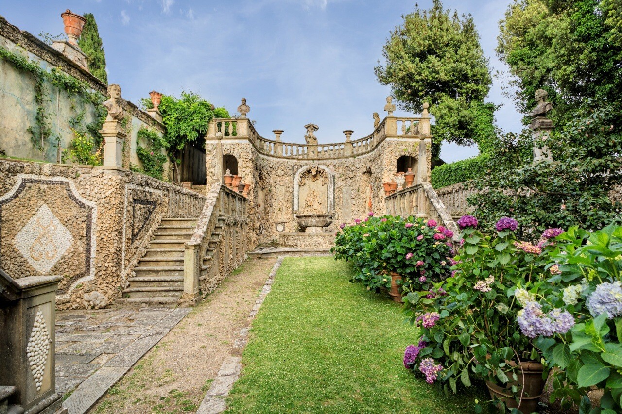 Garden grotto