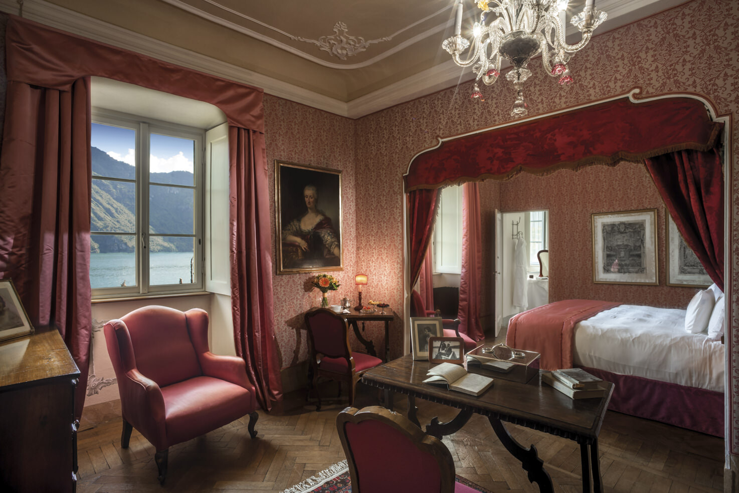 Suite with view over Lake Como