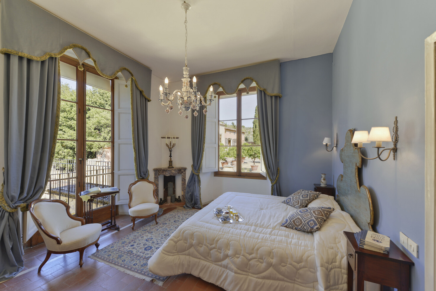 Bedroom with garden view