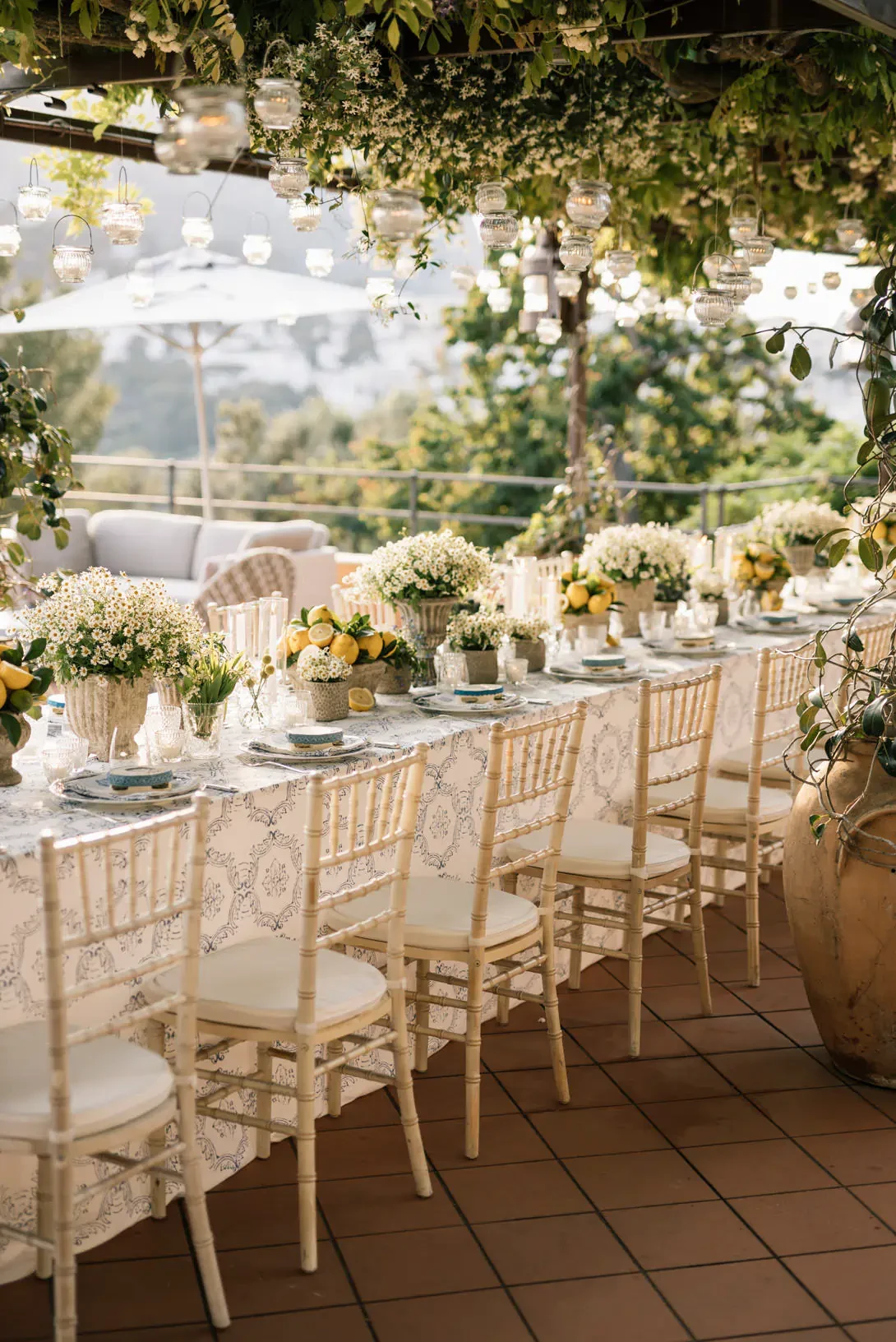 Pergola with lanterns for dinner in Capri