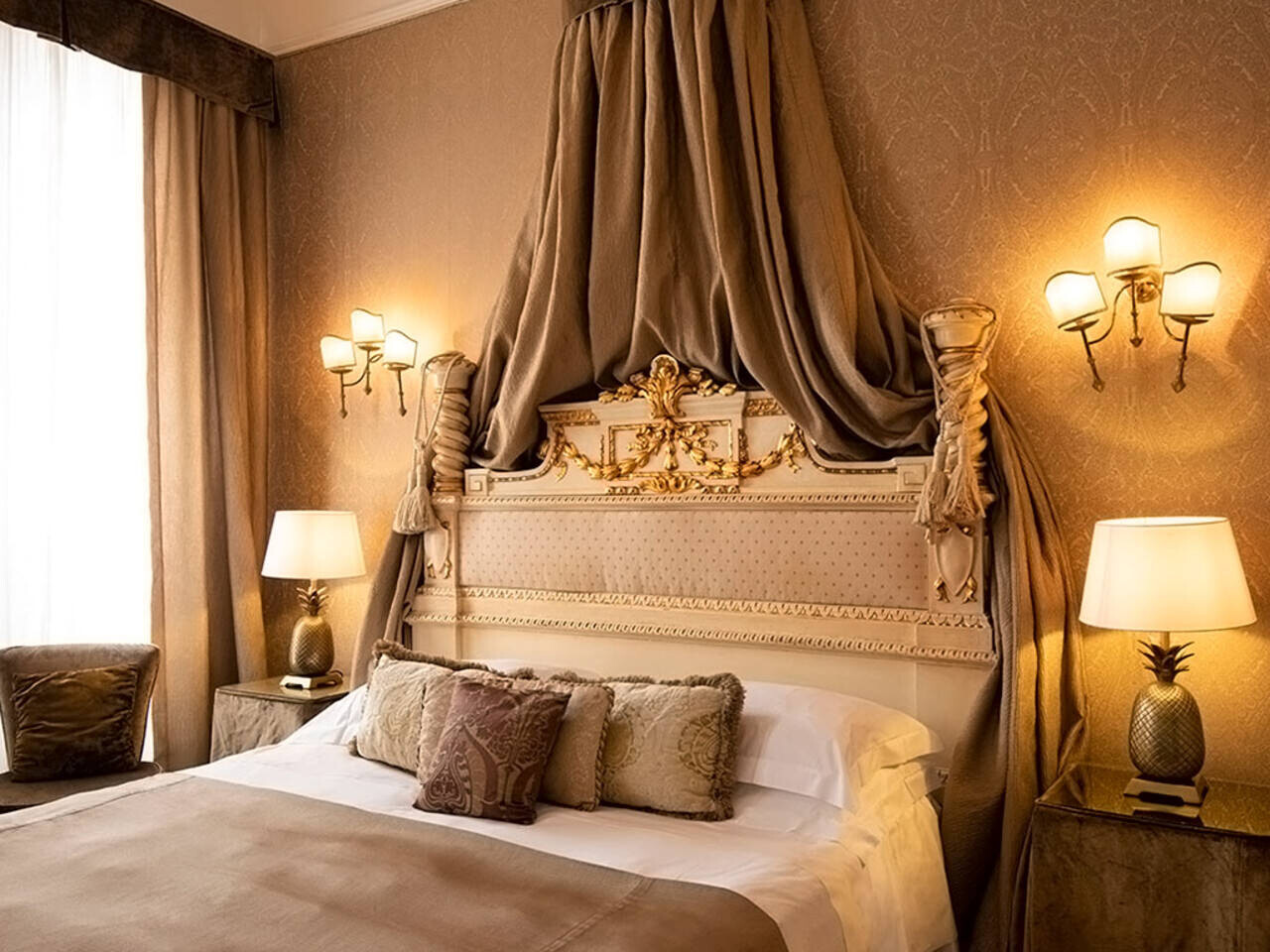 Deluxe Suite at Metropole Hotel