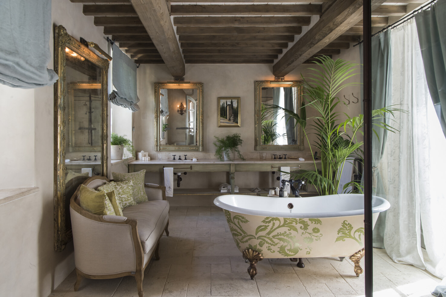 Suite bathroom