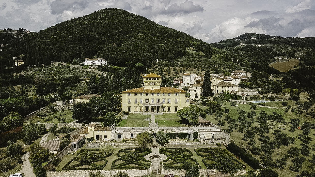 Overview of Villa di Maiano in the countryside near Florence
